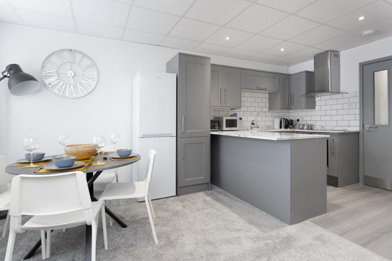 Sovereign Gate - 2 Double Bedroom Apartment In Portsmouth City Centre Exterior photo